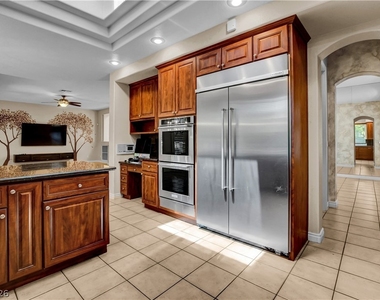 9101 Crystal Lake Court - Photo Thumbnail 17