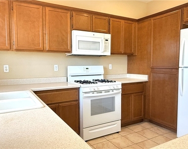 1013 Shades End Avenue - Photo Thumbnail 13