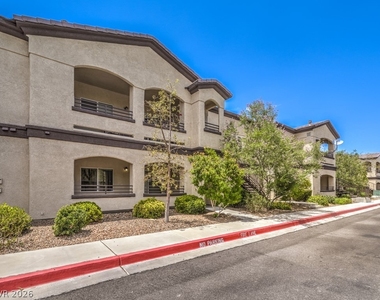 2291 W Horizon Ridge Parkway - Photo Thumbnail 1
