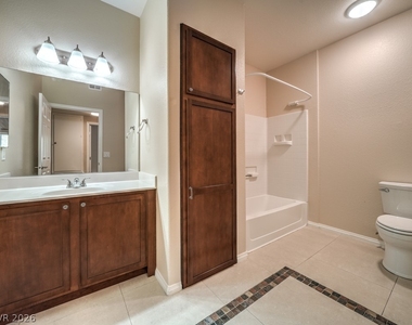 2291 W Horizon Ridge Parkway - Photo Thumbnail 23