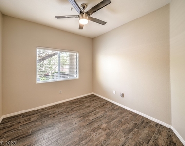 2291 W Horizon Ridge Parkway - Photo Thumbnail 19