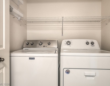 2291 W Horizon Ridge Parkway - Photo Thumbnail 25