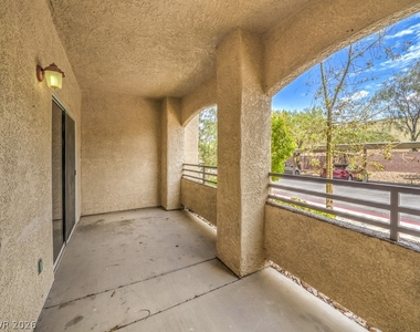 2291 W Horizon Ridge Parkway - Photo Thumbnail 27