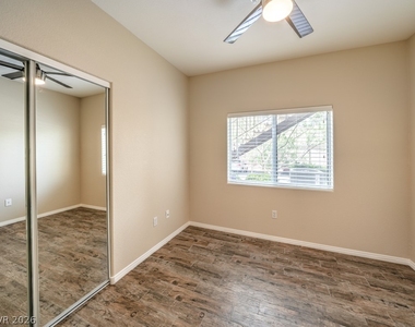 2291 W Horizon Ridge Parkway - Photo Thumbnail 20