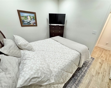 8852 Winter Sky Avenue - Photo Thumbnail 7