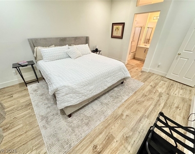 8852 Winter Sky Avenue - Photo Thumbnail 15