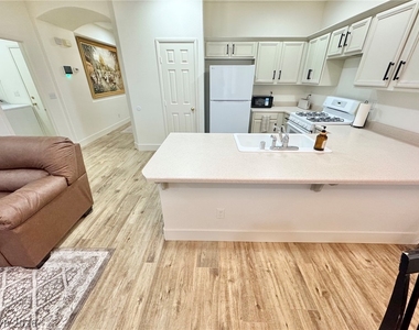 8852 Winter Sky Avenue - Photo Thumbnail 4
