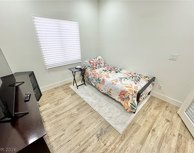 8852 Winter Sky Avenue - Photo Thumbnail 11
