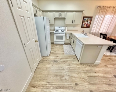 8852 Winter Sky Avenue - Photo Thumbnail 5