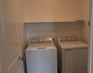 949 Ferodale Avenue - Photo Thumbnail 8