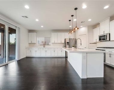 6462 Estrella Hills Avenue - Photo Thumbnail 10