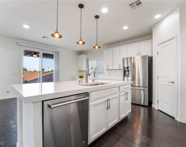 6462 Estrella Hills Avenue - Photo Thumbnail 7