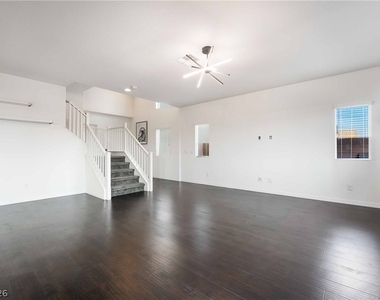 6462 Estrella Hills Avenue - Photo Thumbnail 4