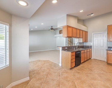 10024 Sail Landing Court - Photo Thumbnail 14