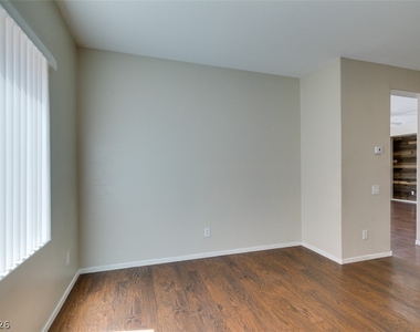 2925 Dowitcher Avenue - Photo Thumbnail 17