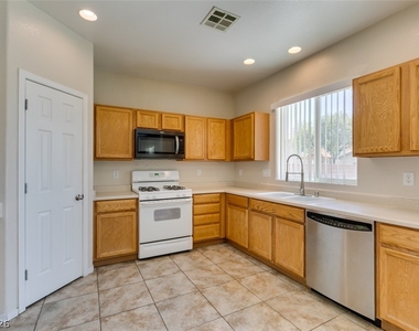 2925 Dowitcher Avenue - Photo Thumbnail 3