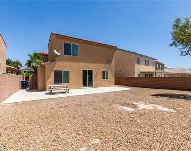 2925 Dowitcher Avenue - Photo Thumbnail 12