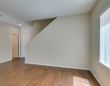 2925 Dowitcher Avenue - Photo Thumbnail 15