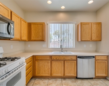 2925 Dowitcher Avenue - Photo Thumbnail 4