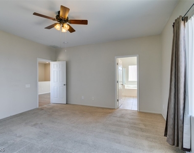 2925 Dowitcher Avenue - Photo Thumbnail 38