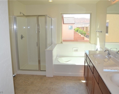 254 Botanic Gardens Drive - Photo Thumbnail 12