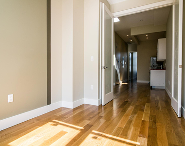 250 Melrose Street - Photo Thumbnail 12
