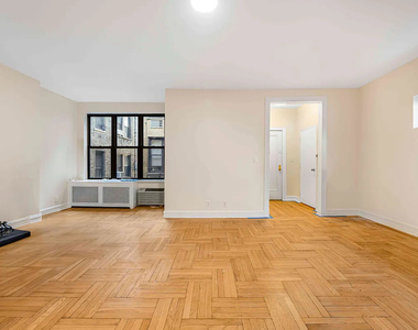 107 East 63rd Street - Photo Thumbnail 1
