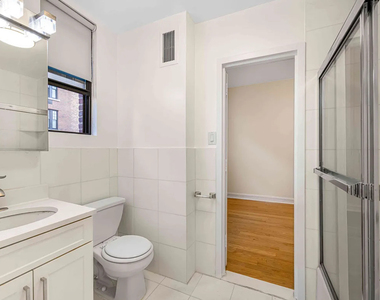 107 East 63rd Street - Photo Thumbnail 3