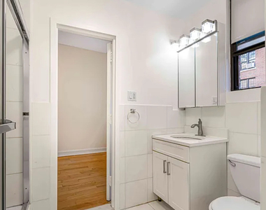 107 East 63rd Street - Photo Thumbnail 2