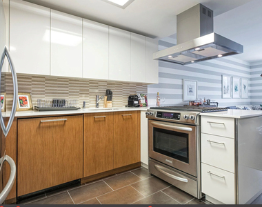 450 West 42nd Street - Photo Thumbnail 2