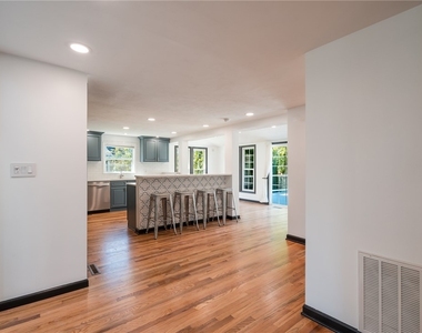 8403 Gaskin Road - Photo Thumbnail 6