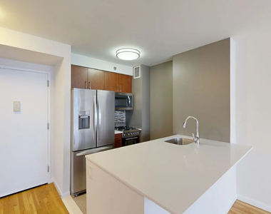 West 21st Street - Photo Thumbnail 5
