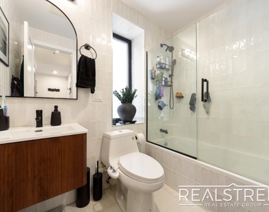 1406 Lincoln Pl - Photo Thumbnail 6