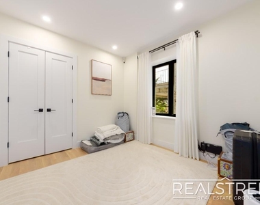 1406 Lincoln Pl - Photo Thumbnail 5