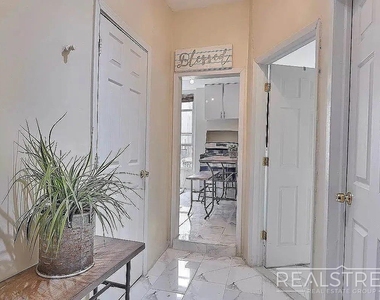 912 Gates Avenue - Photo Thumbnail 1
