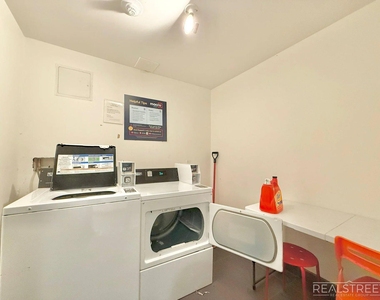 1530 Putnam Avenue - Photo Thumbnail 8