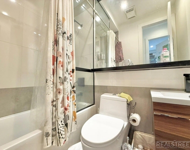 1530 Putnam Avenue - Photo Thumbnail 7