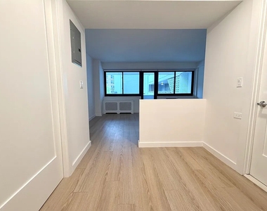 West 87th Street - Photo Thumbnail 2