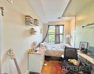 250 Melrose Street - Photo Thumbnail 7