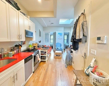 250 Melrose Street - Photo Thumbnail 3