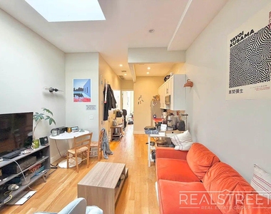 250 Melrose Street - Photo Thumbnail 2