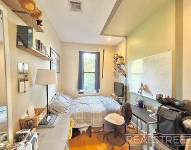 250 Melrose Street - Photo Thumbnail 5