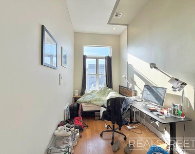 250 Melrose Street - Photo Thumbnail 6