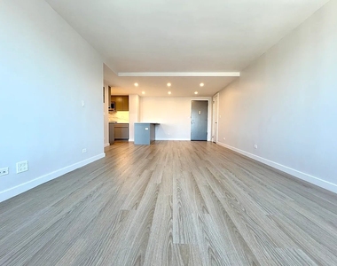 West 87th Street - Photo Thumbnail 5