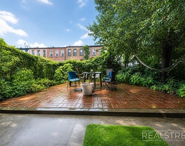890 Jefferson Avenue - Photo Thumbnail 8