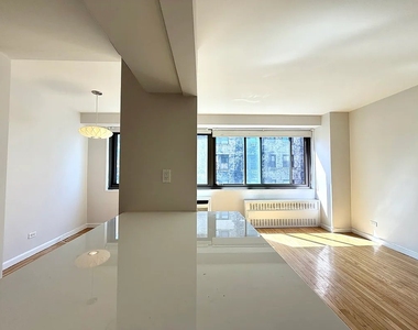 West 97th Street - Photo Thumbnail 6
