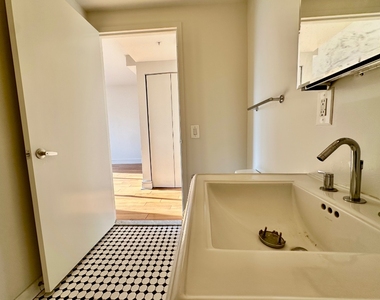 West 96th Street - Photo Thumbnail 8