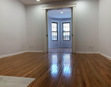 7508 62nd Street - Photo Thumbnail 10