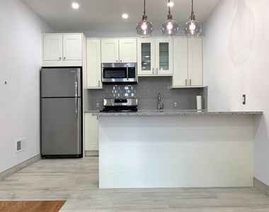 7508 62nd Street - Photo Thumbnail 14