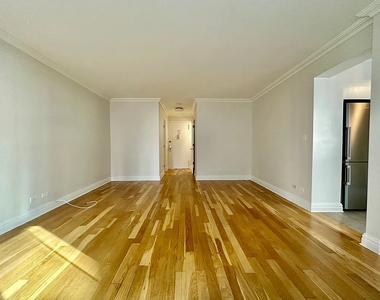 West 96th Street - Photo Thumbnail 3